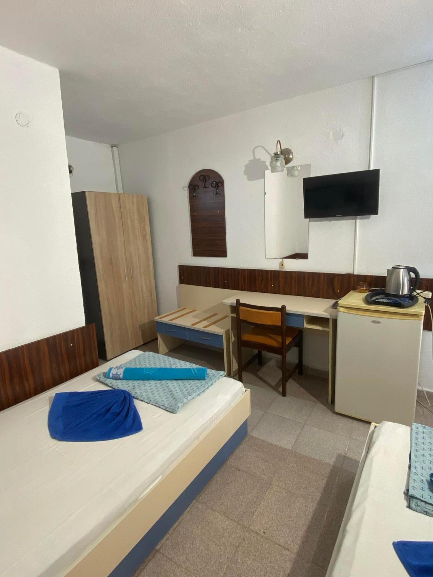 Family Hotel Julian Kranevo Bagian luar foto