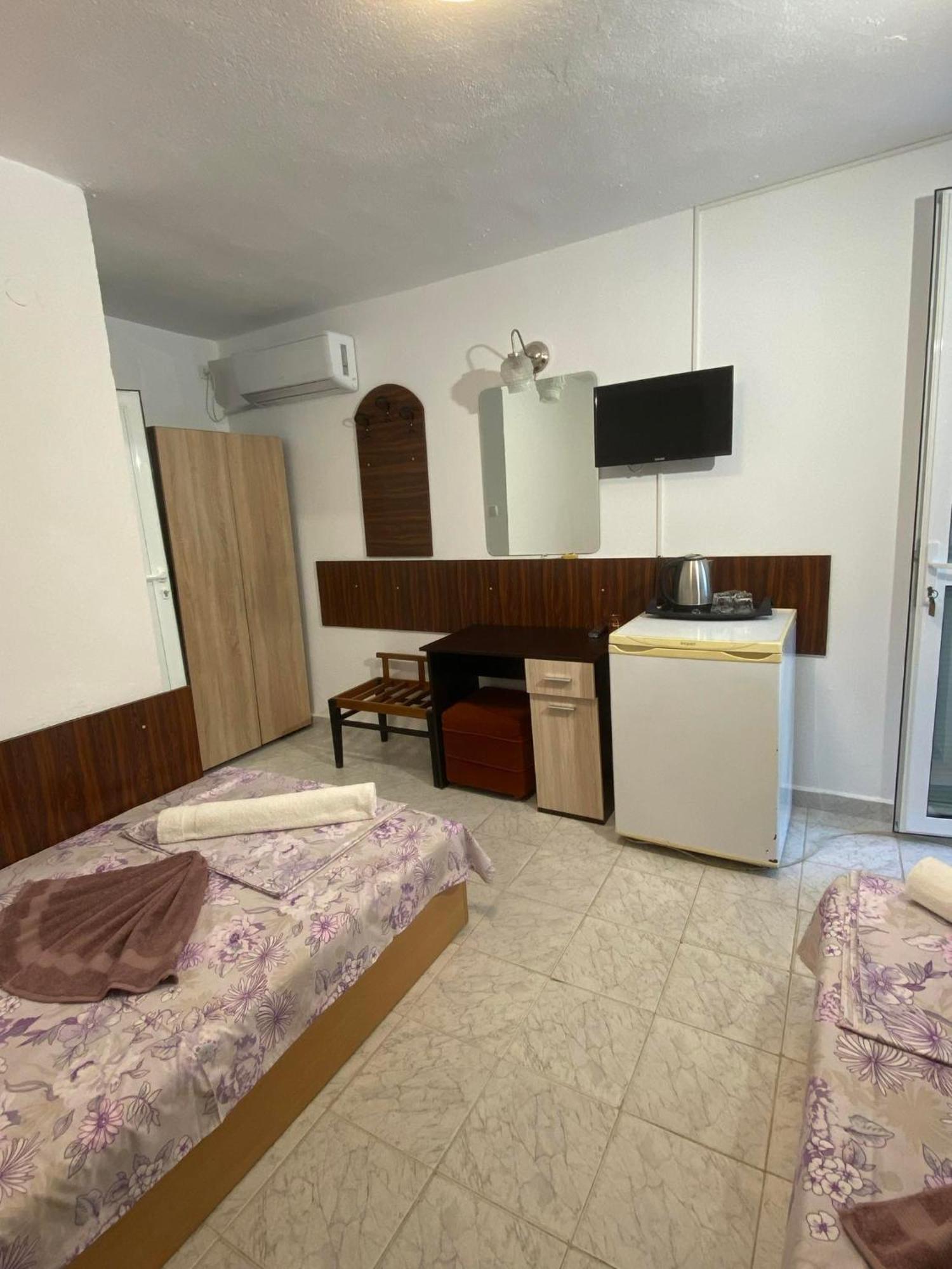 Family Hotel Julian Kranevo Bagian luar foto