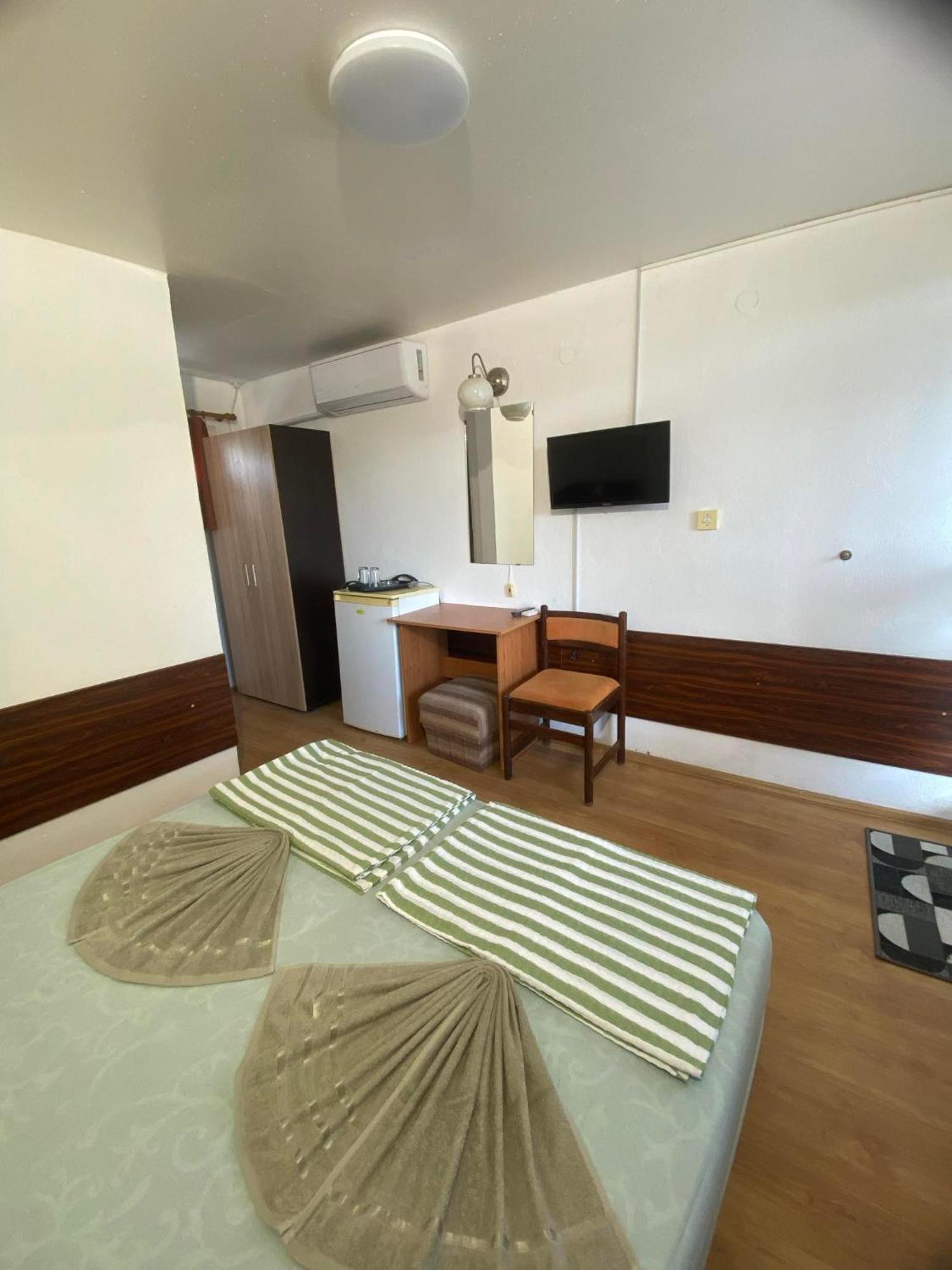Family Hotel Julian Kranevo Bagian luar foto